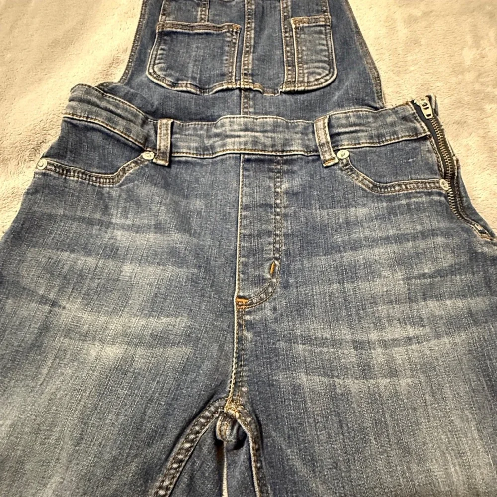 Free People Skinny Denim Overalls Medium Wash Frayed Hem Side Zip Jumpsuit Sz 26 - Picture 3 of 13
